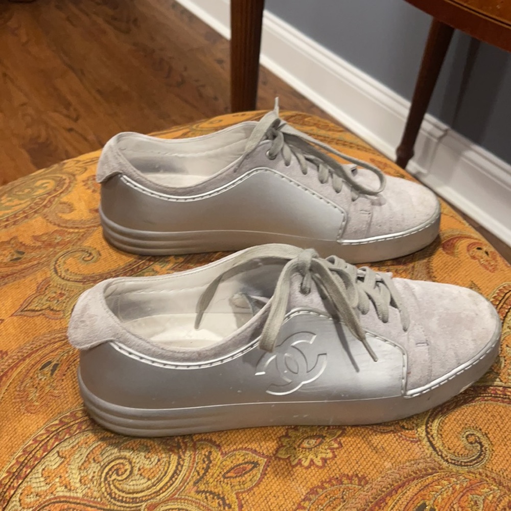 Used woman’s Chanel sneakers gray suede and leather - Picture 6 of 11